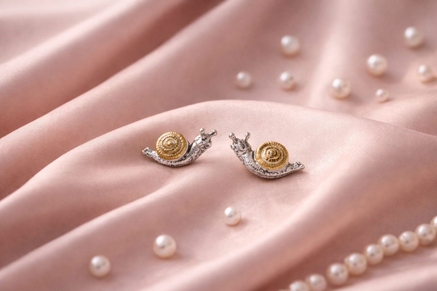 Classic Snail mini Studs