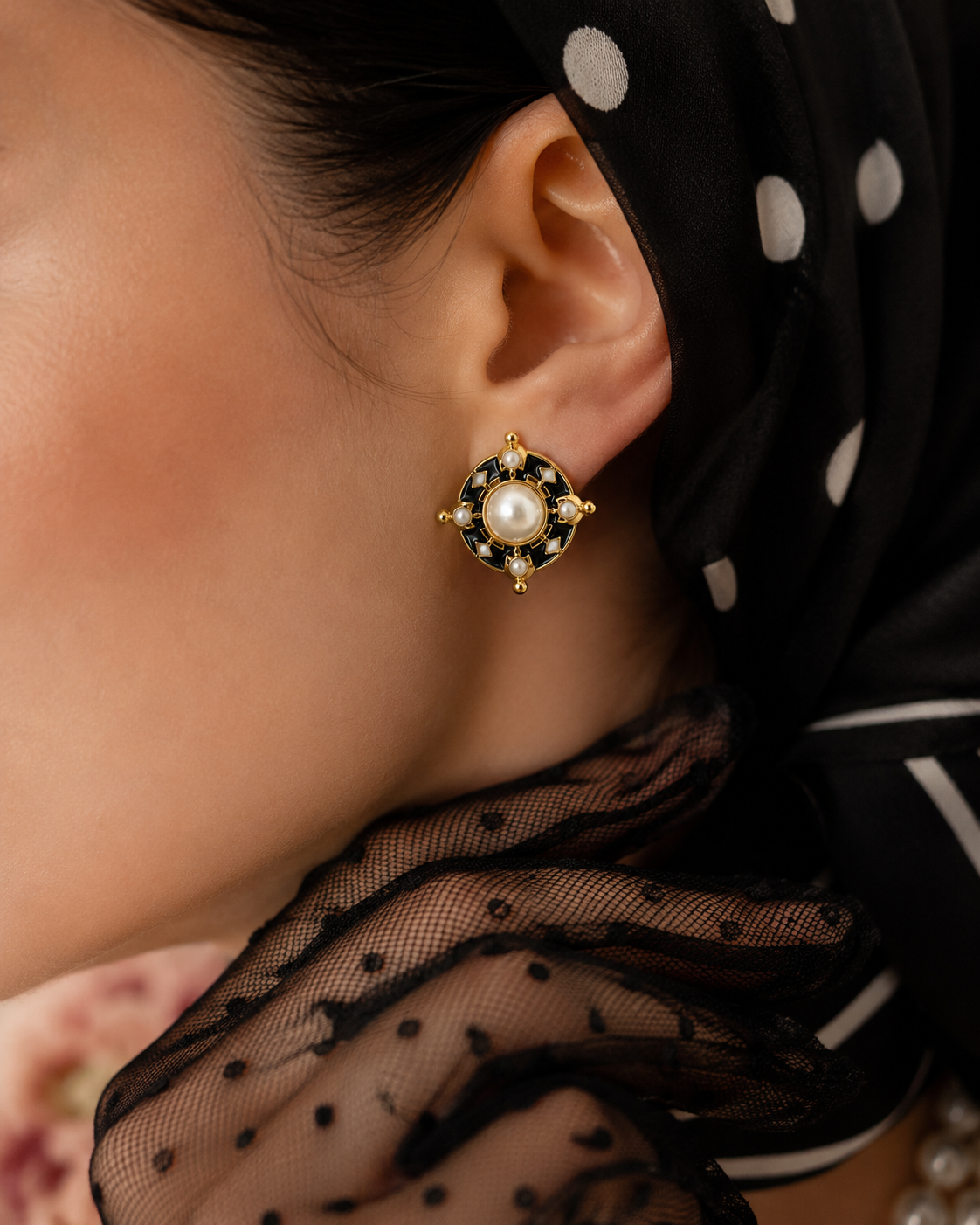 Noir Époque Studs